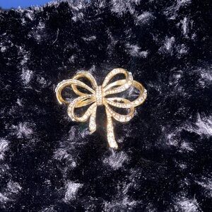 Kenneth Jay Lane for Avon Gold Bow Brooch with Rhinestones – Excellent Condition